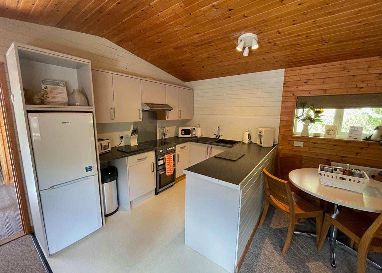 Ivyleaf Combe Lodges Stratton  外观 照片