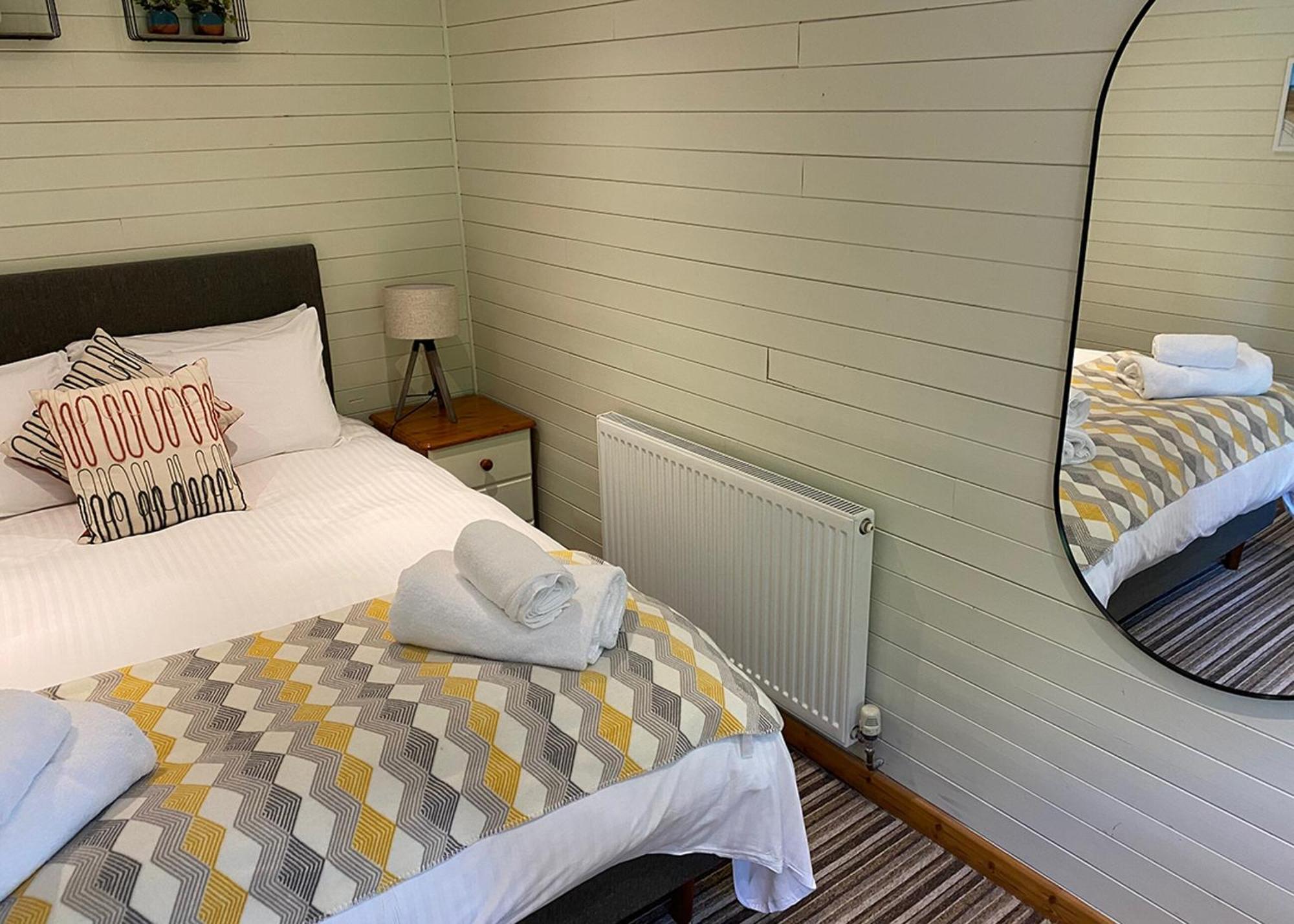 Ivyleaf Combe Lodges Stratton  外观 照片