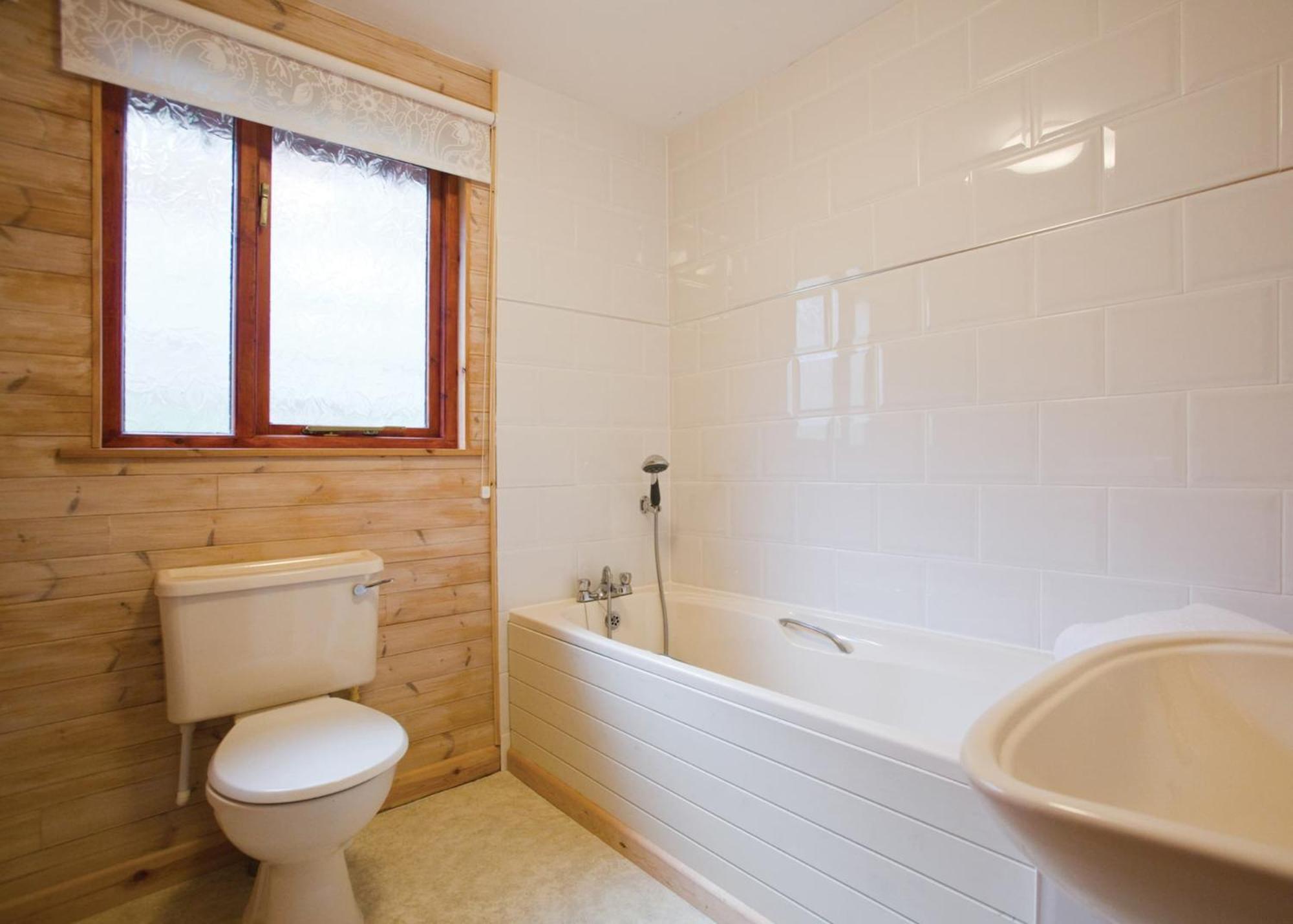 Ivyleaf Combe Lodges Stratton  外观 照片