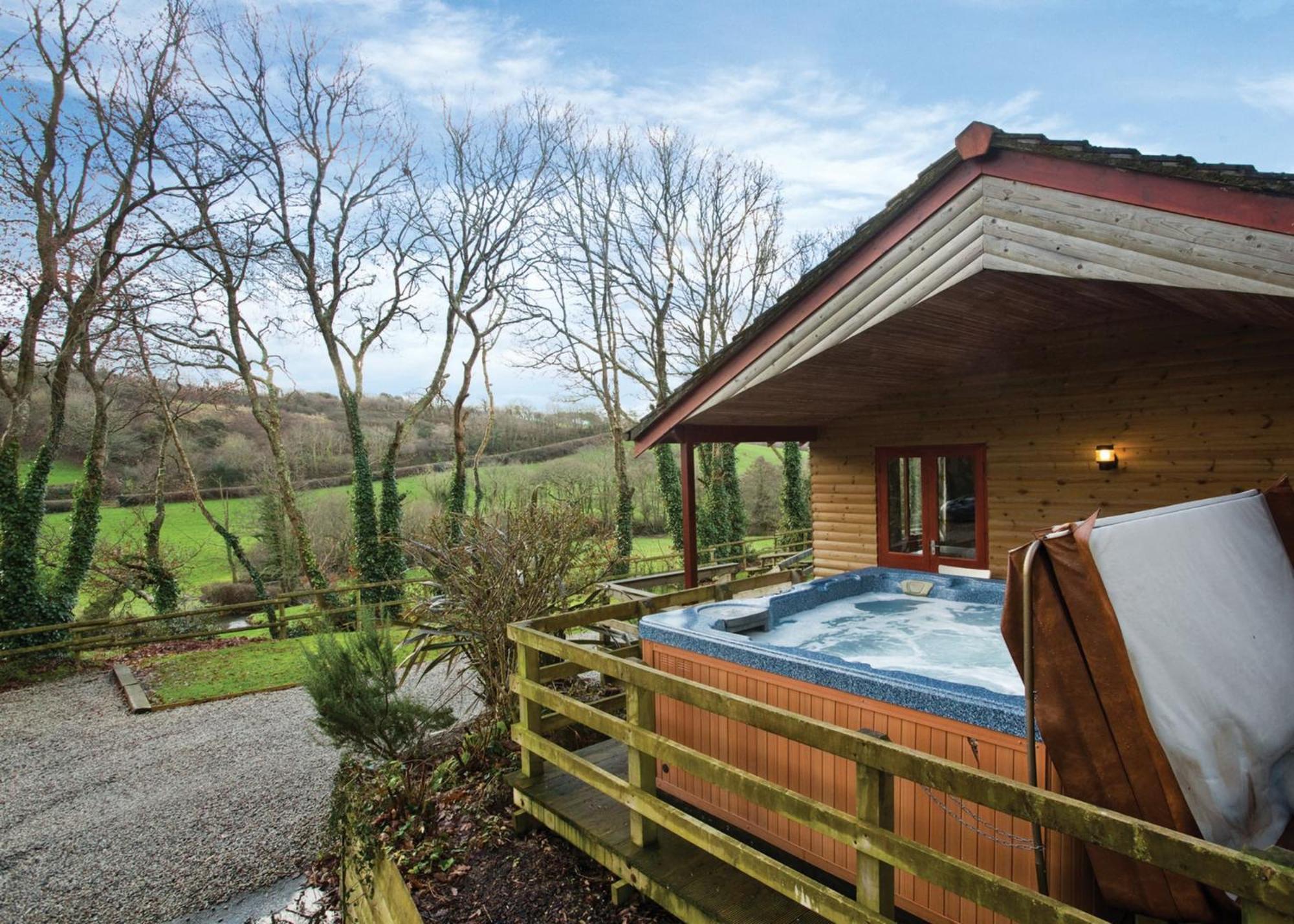 Ivyleaf Combe Lodges Stratton  外观 照片