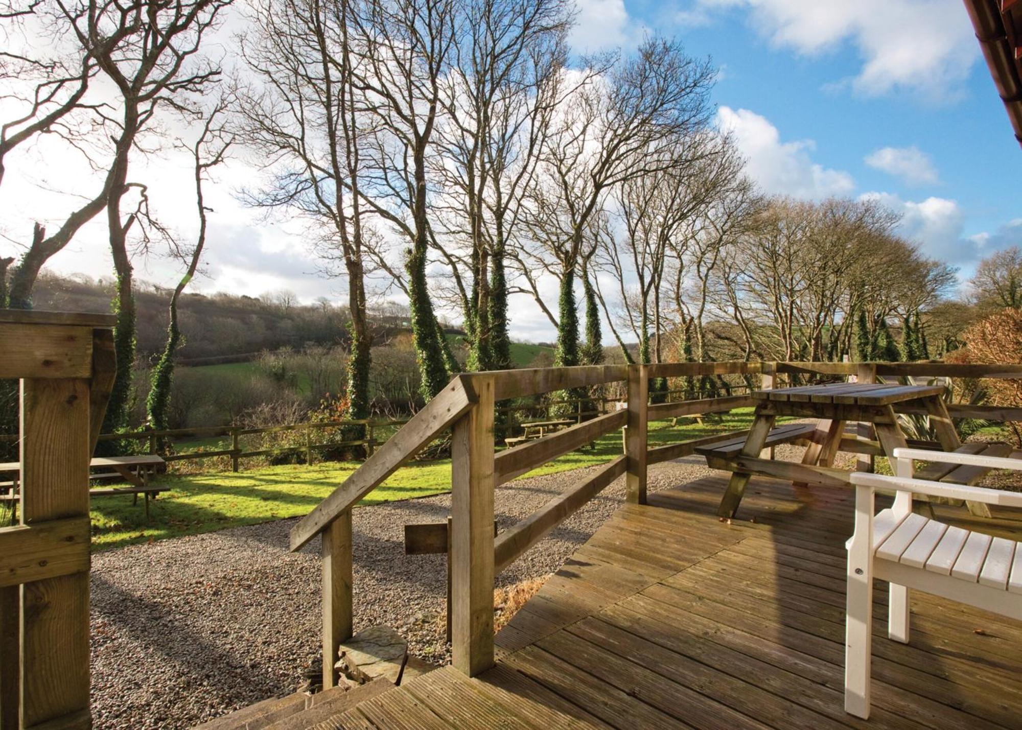 Ivyleaf Combe Lodges Stratton  外观 照片