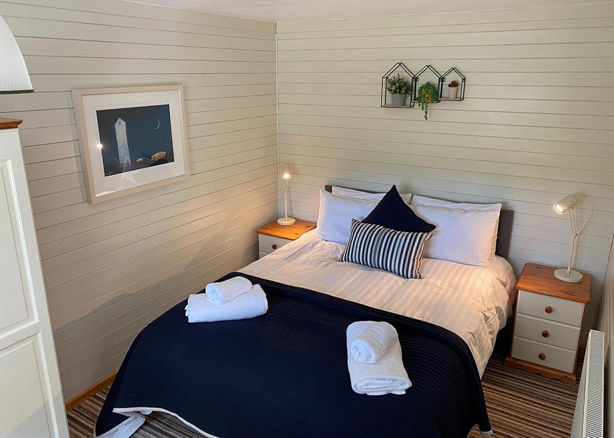 Ivyleaf Combe Lodges Stratton  外观 照片