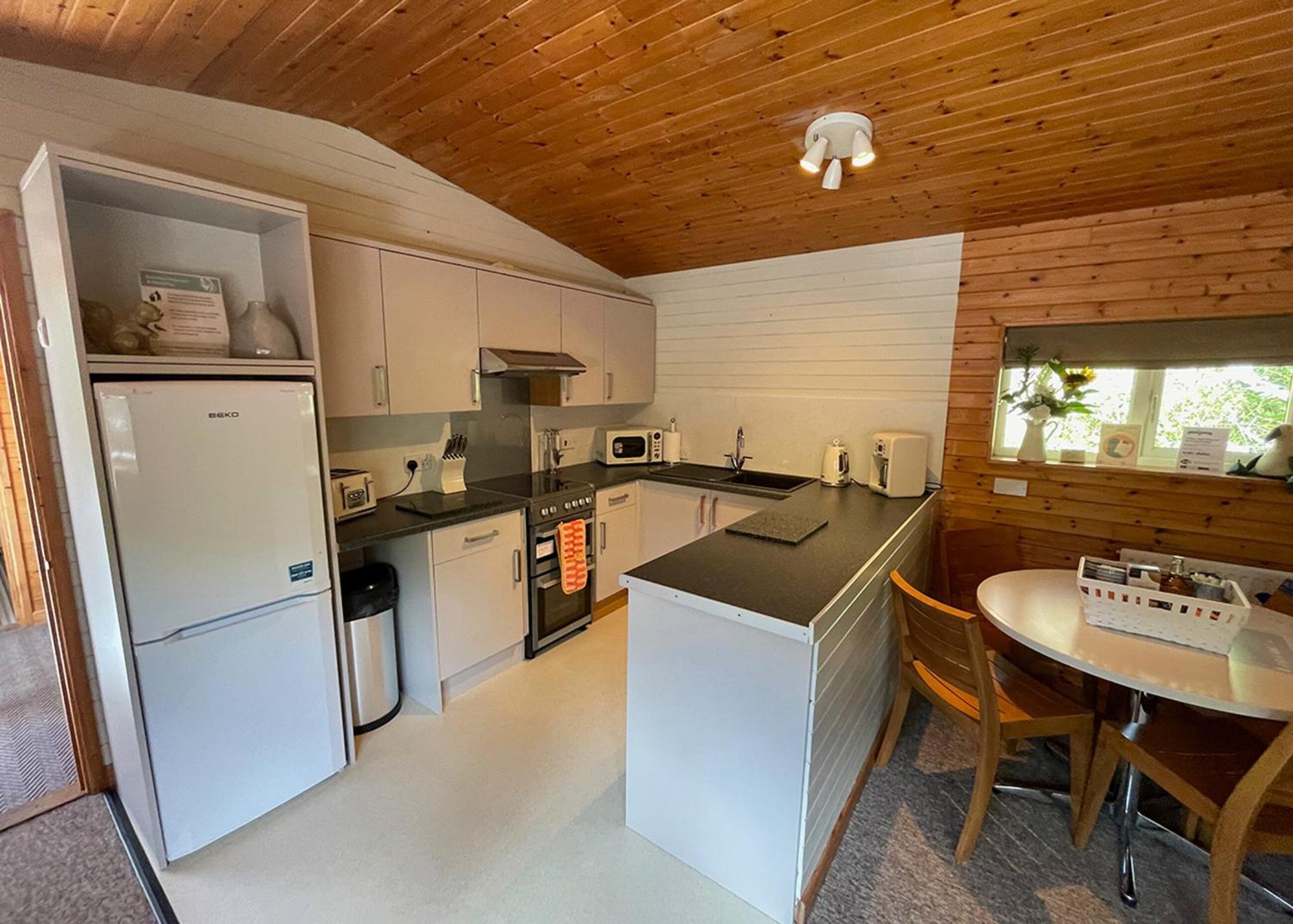 Ivyleaf Combe Lodges Stratton  外观 照片