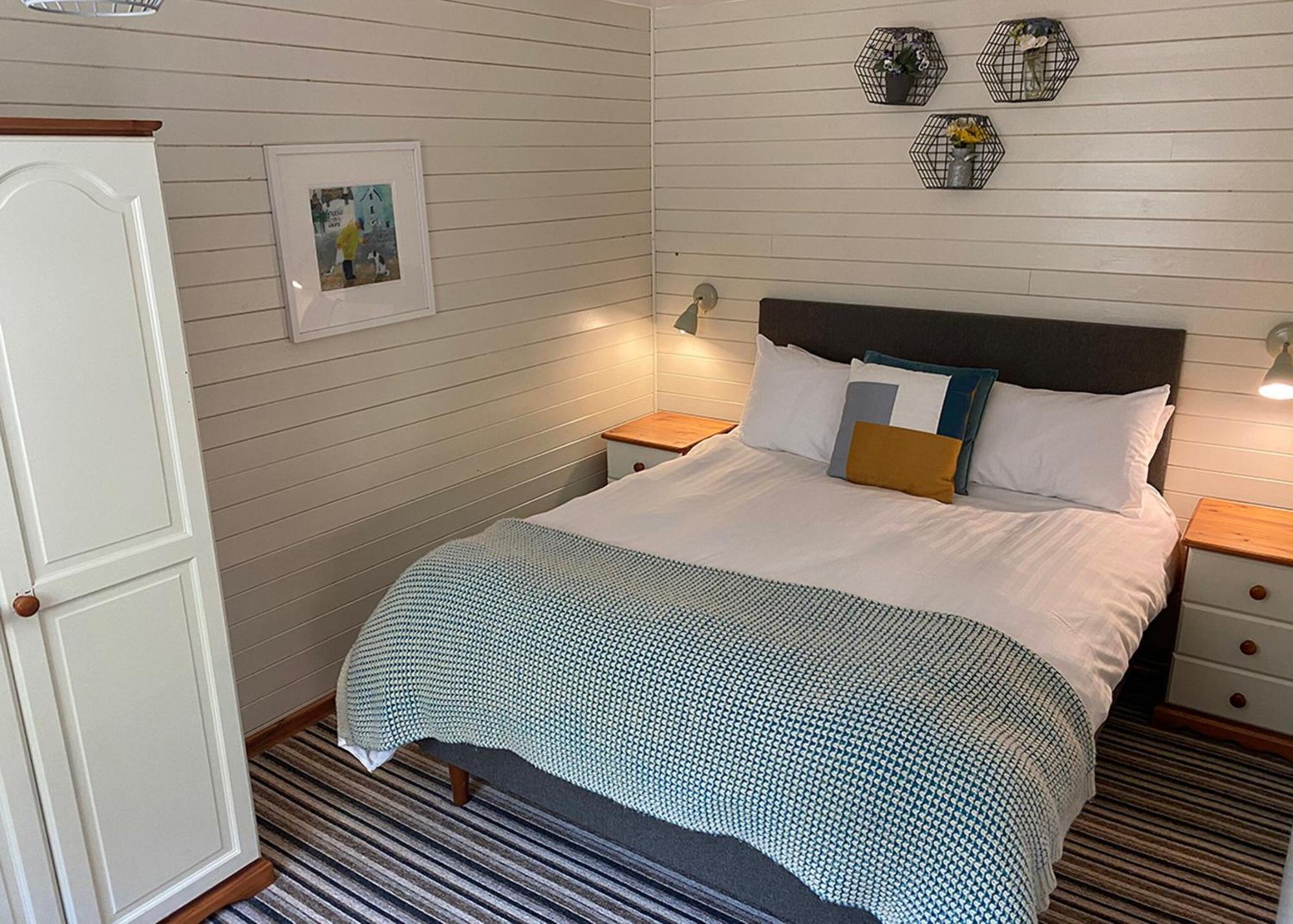 Ivyleaf Combe Lodges Stratton  外观 照片