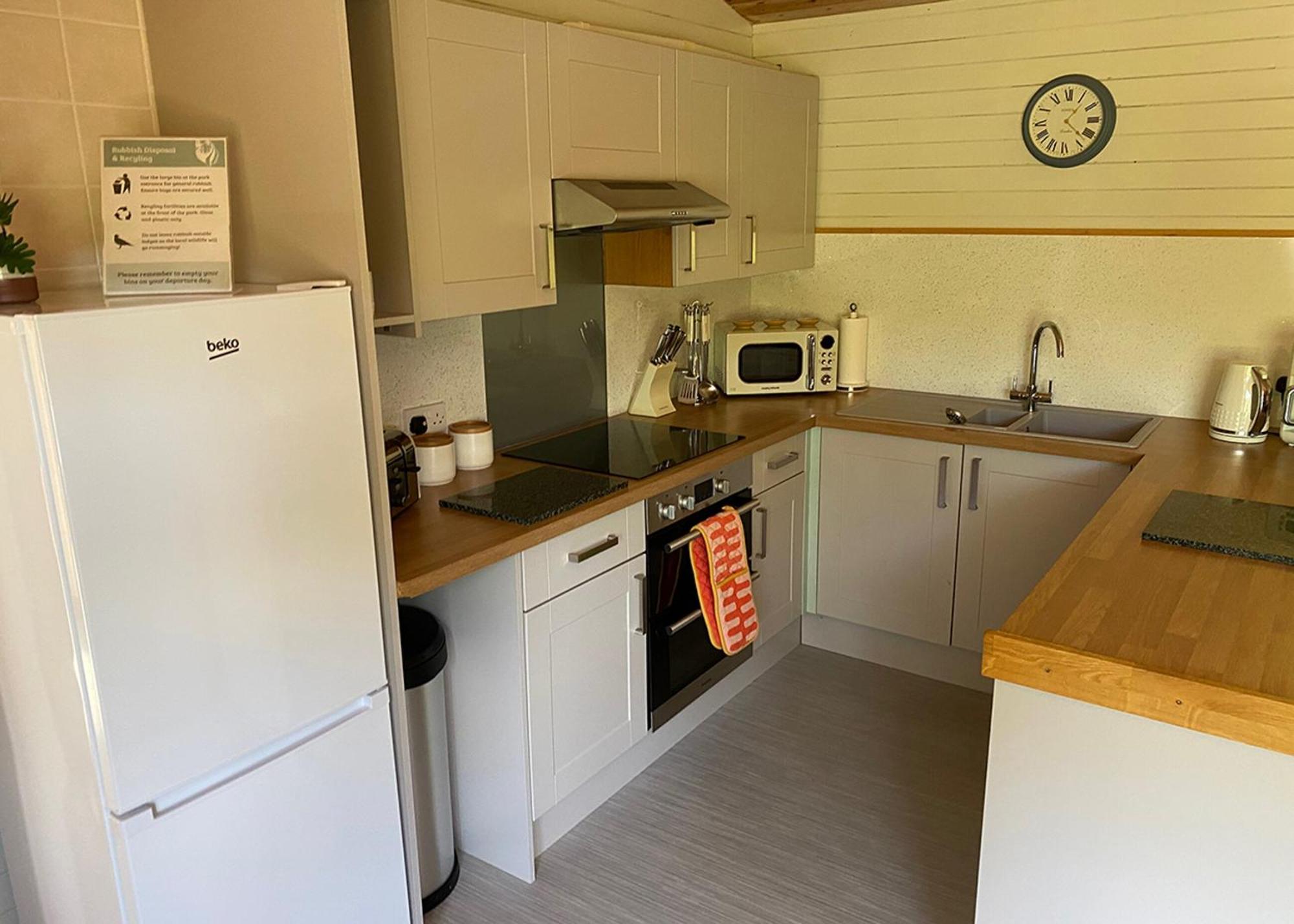 Ivyleaf Combe Lodges Stratton  外观 照片