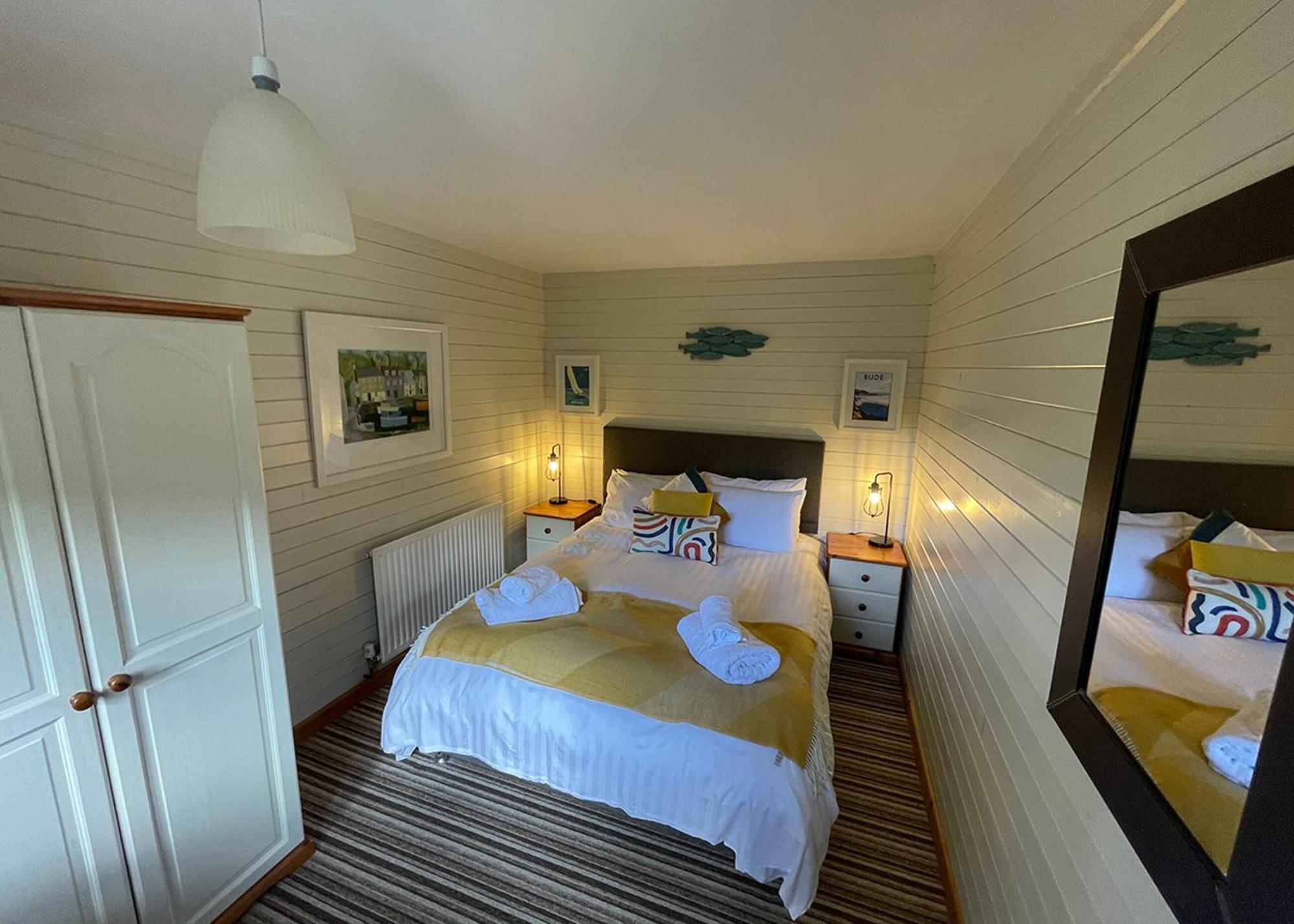 Ivyleaf Combe Lodges Stratton  外观 照片