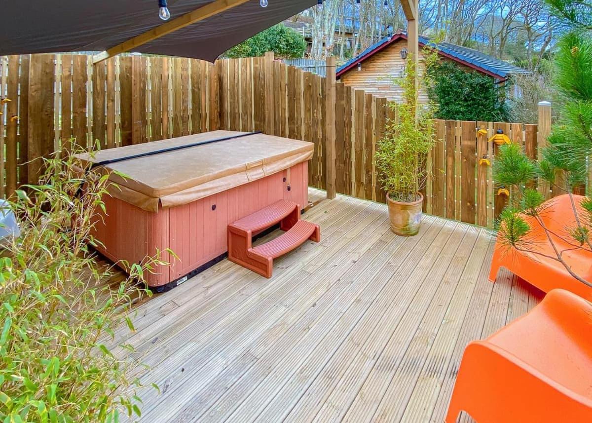 Ivyleaf Combe Lodges Stratton  外观 照片